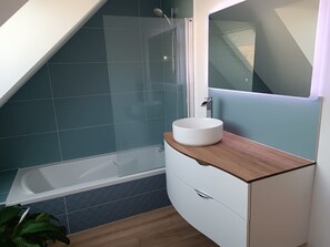 Badewanne, Haartrockner