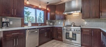 Lakeside Bliss Retreat