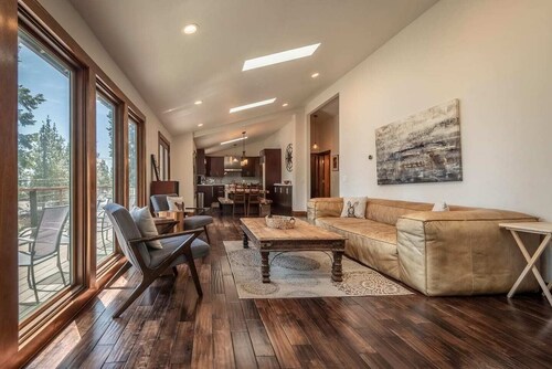 Lakeside Bliss Retreat