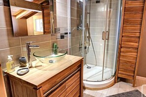 Shower, towels, toilet paper