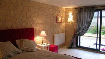 5 bedrooms, free WiFi, bed sheets