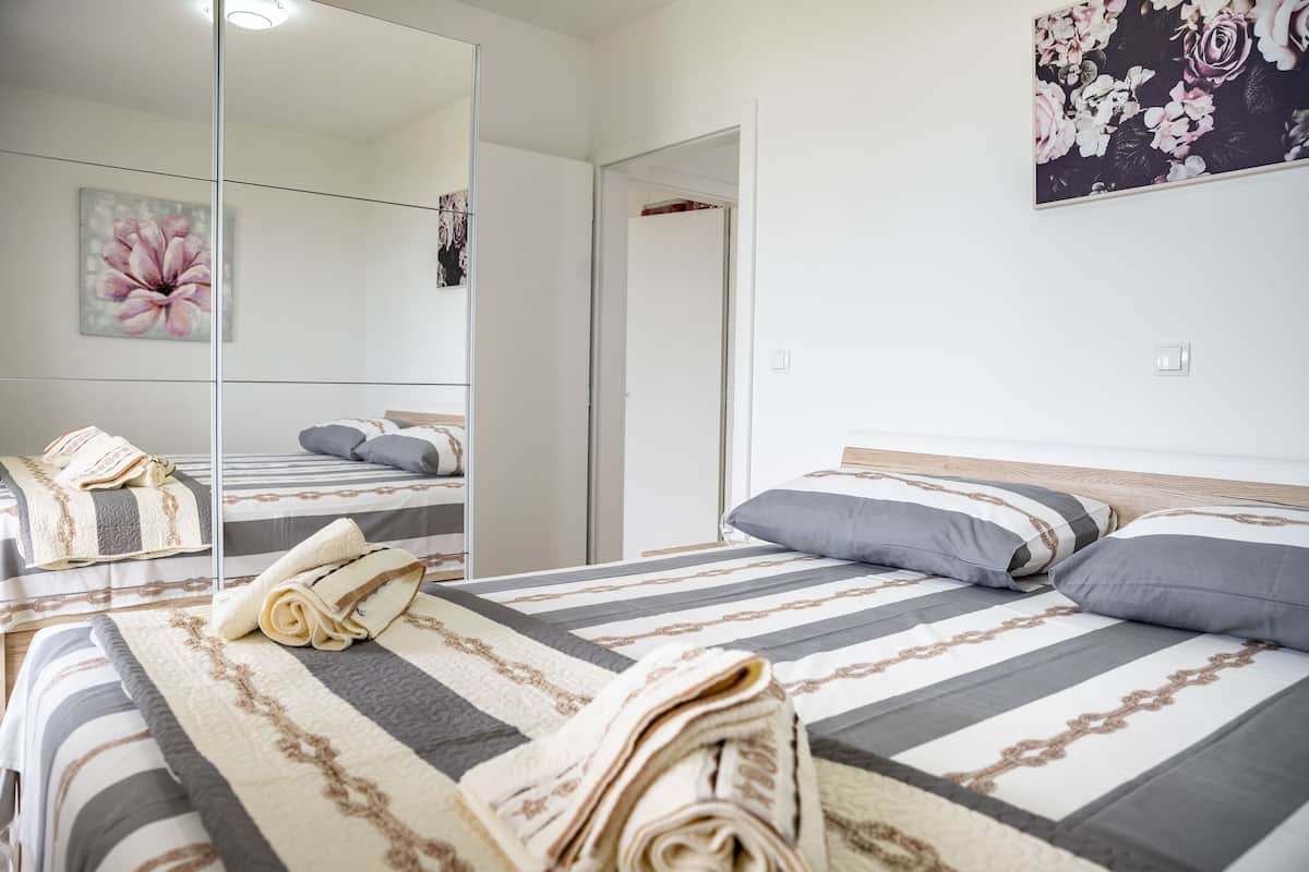 Villa, 2 slaapkamers, bubbelbad | 3 slaapkamers, luxe beddengoed, een bureau, een laptopwerkplek