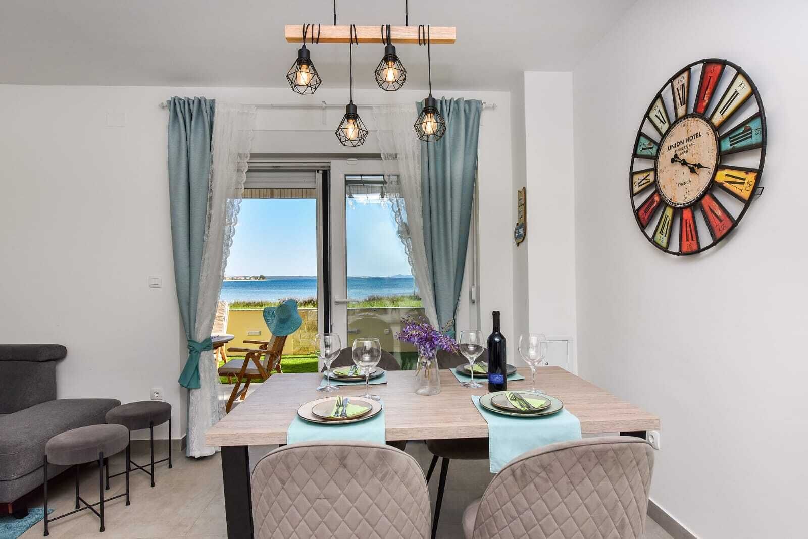 Villa familiar, 2 habitaciones, vista al mar | Comedor