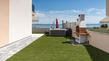 Vila, 3 kamar tidur, jet tub, pemandangan pantai | Teras/patio