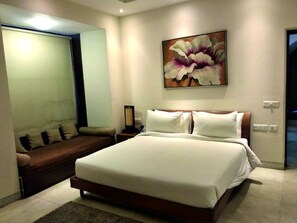 7 bedrooms, WiFi - RED BRICK HOME BY EARTHAA ESCAPES (New Delhi)