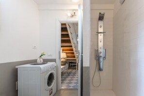 淋浴設備、風筒、坐浴桶、提供毛巾