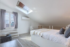 1 camera, ferro/asse da stiro, lenzuola