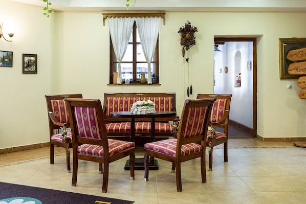 Reception - Gastland M1 Hotel & Conference Center (Paty)