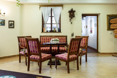 Gastland M1 Hotel & Conference Center