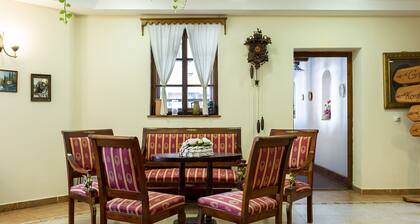 Gastland M1 Hotel & Conference Center