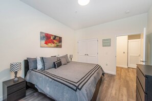 WiFi - Beautiful Luxury Apartment in Downtown Bound Brook (Bound Brook)