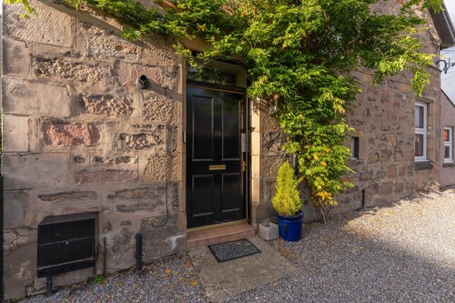 The Highlander - first floor apartment