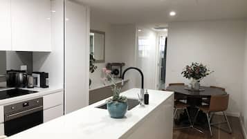 Refrigerador, microondas, horno y lavavajillas