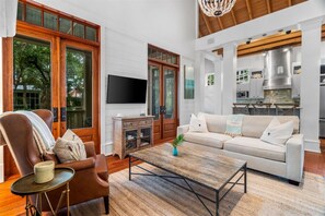 薄型テレビ、暖炉