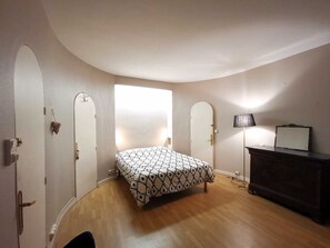 4 bedrooms, desk, iron/ironing board, free WiFi - TOWNHOUSE WITH GARDEN IN QUIET NEIGHBORHOOD (ST JUNIEN)