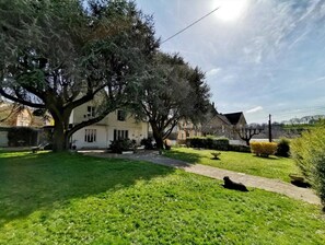Exterior - TOWNHOUSE WITH GARDEN IN QUIET NEIGHBORHOOD (ST JUNIEN)