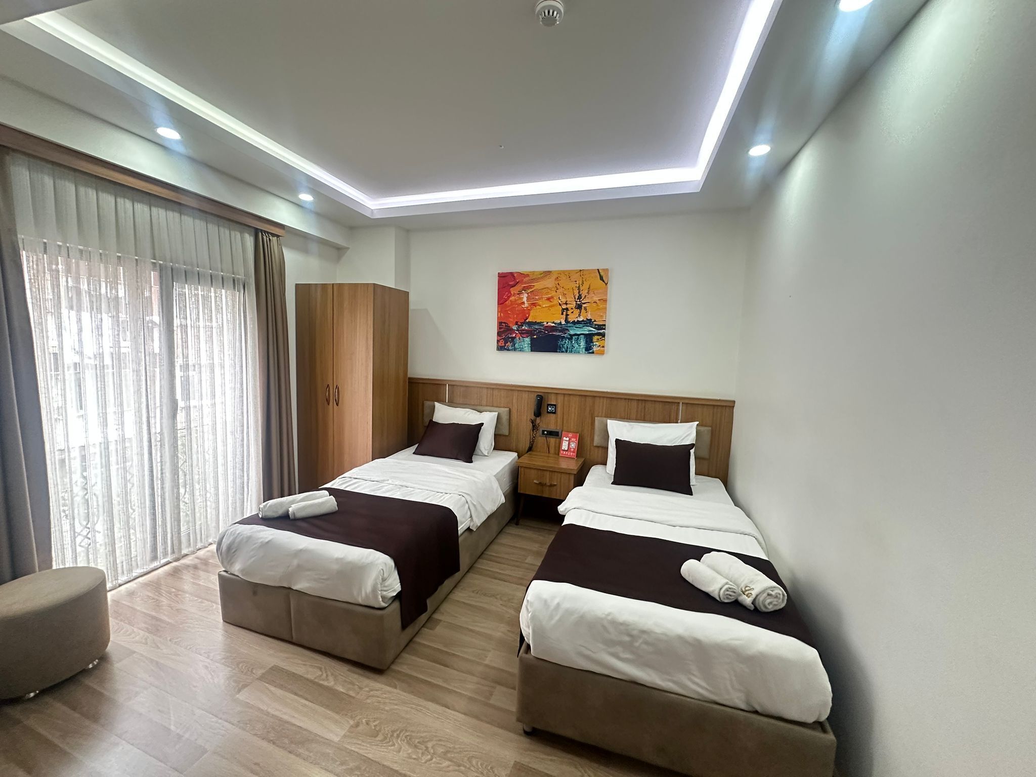 Premium bedding, desk, soundproofing, free WiFi