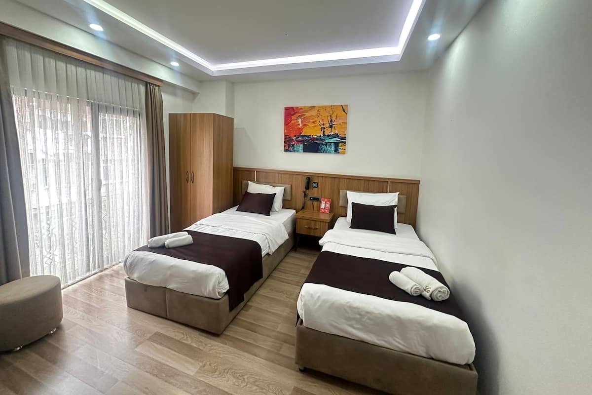 Premium bedding, desk, soundproofing, free WiFi