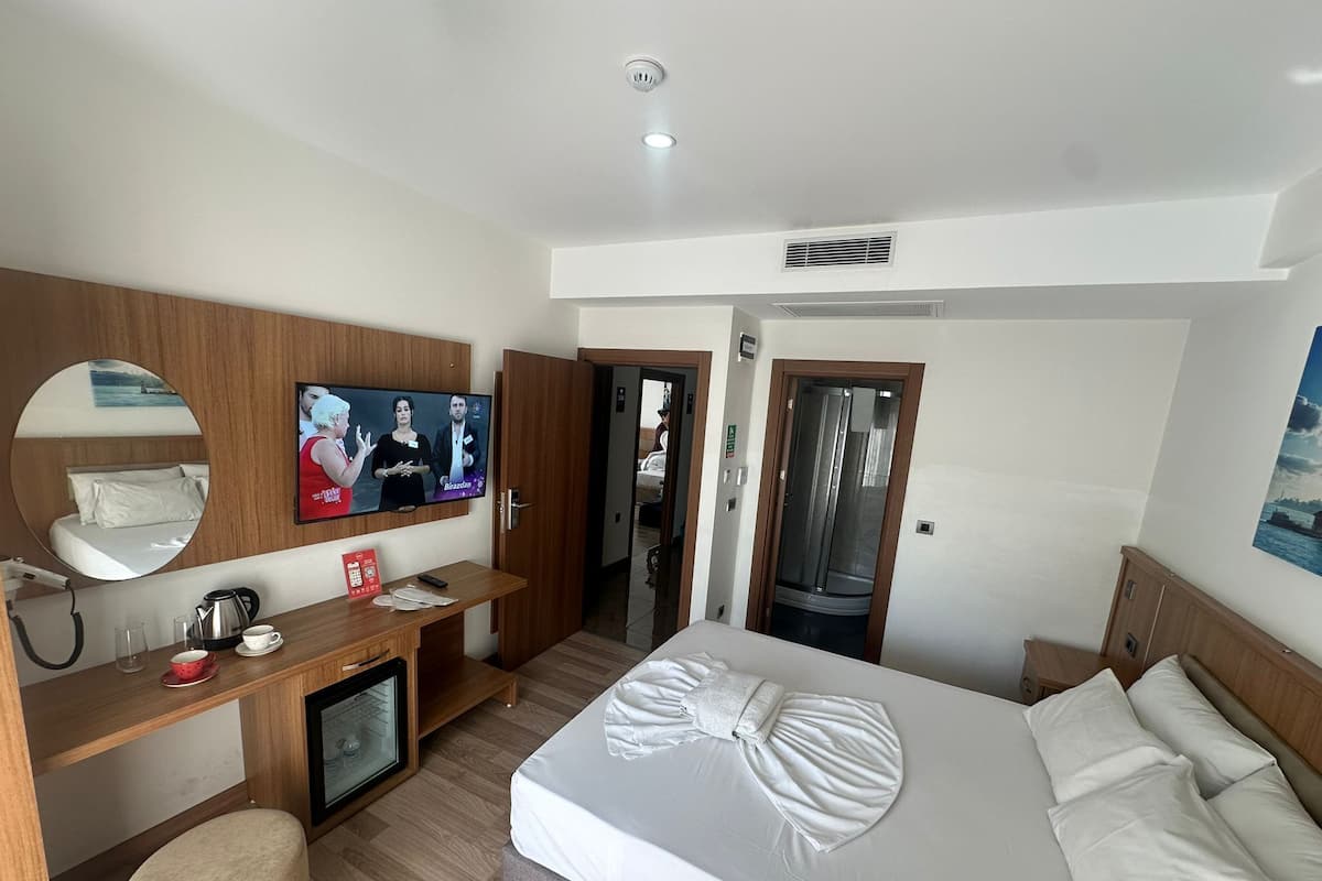 Deluxe Room | Premium bedding, desk, soundproofing, free WiFi