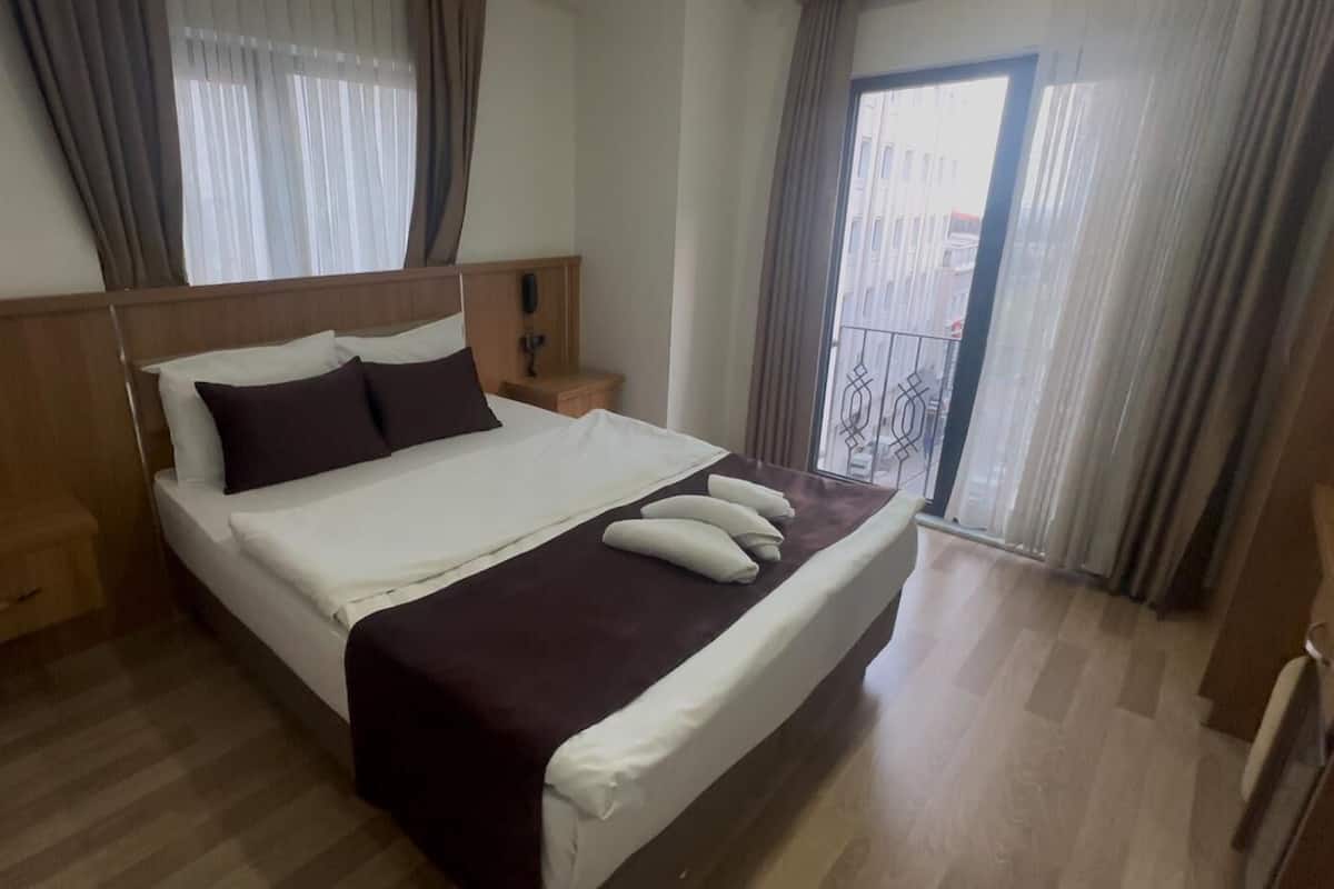 Deluxe Double Room | Premium bedding, desk, soundproofing, free WiFi