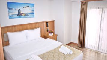 Kahden hengen standard-huone (yksi tai kaksi sänkyä) | Ylelliset vuodevaatteet, työpöytä, äänieristys, ilmainen Wi-Fi