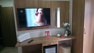 Doppia Economy | Area soggiorno | Smart TV 50 pollici con canali via cavo