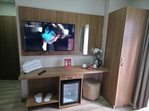 Economy Triple Room | Premium bedding, individually decorated, individually furnished - Hotel La SERA (Istanbul)