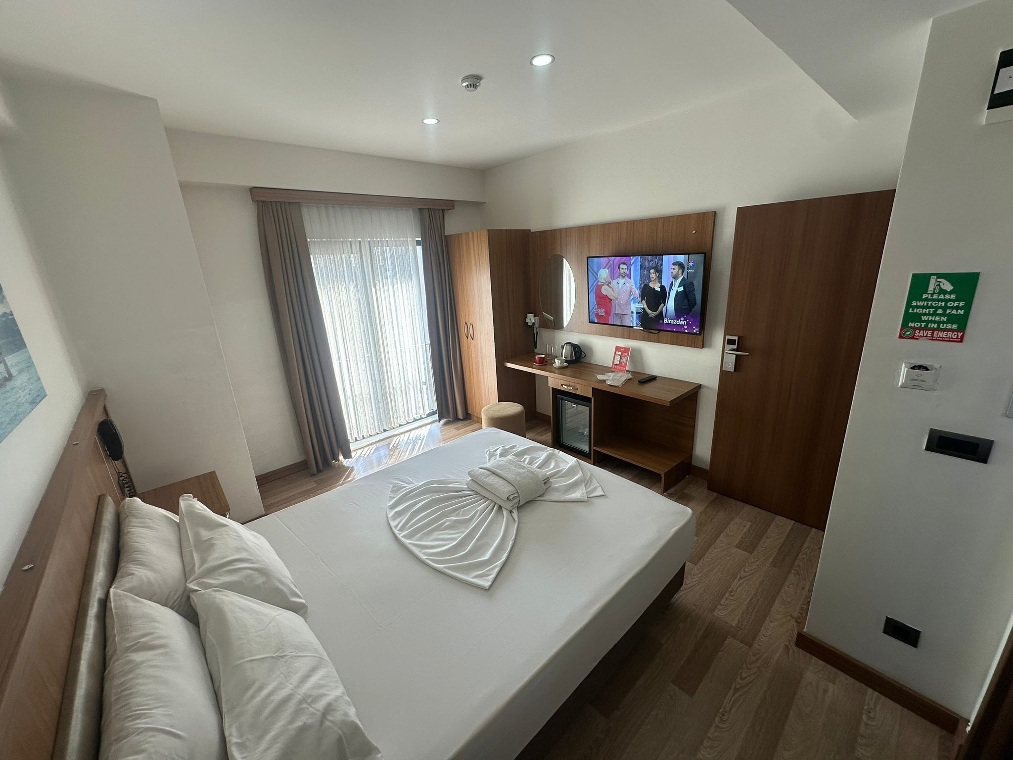 スタンダード ダブルルーム | 高級寝具、デスク、防音設備、WiFi (無料)