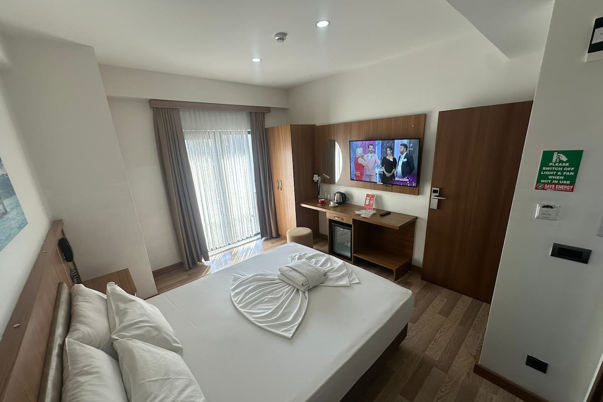 Standard Double Room | Premium bedding, desk, soundproofing, free WiFi