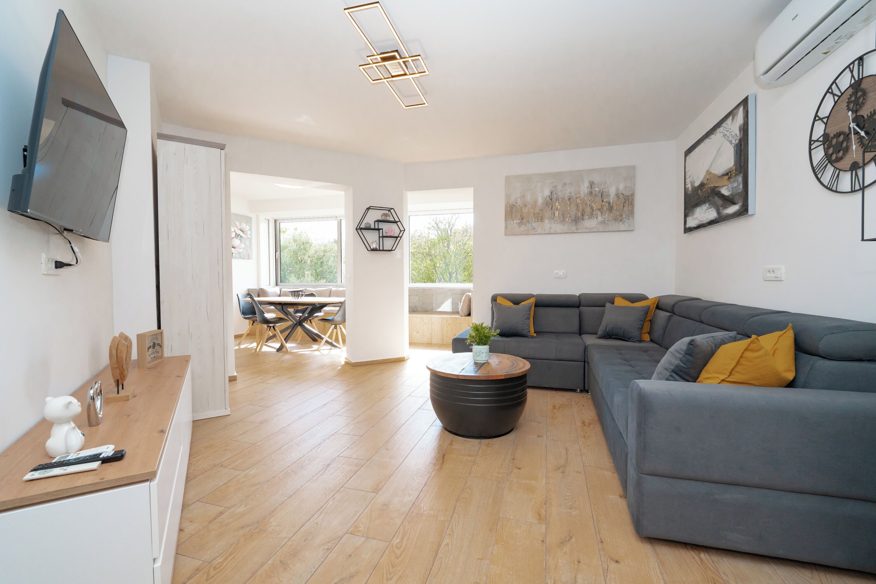 Apartment | Living area | 70-inch LCD TV with satellite channels, TV