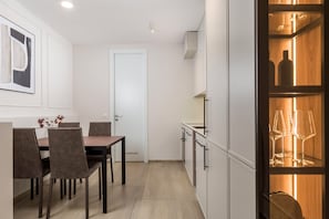 City Studio | Private kitchen | Fridge, oven, stovetop, espresso maker