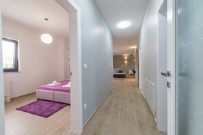 6 bedrooms, iron/ironing board, free WiFi, bed sheets