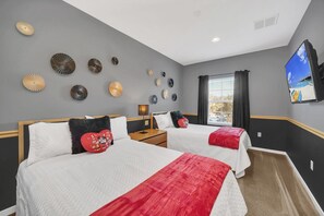 2 Schlafzimmer, Schreibtisch, Bügeleisen/Bügelbrett, Reisekinderbett