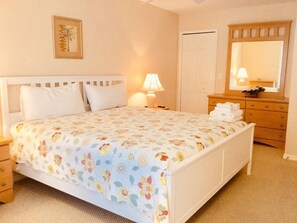 3 bedrooms, desk, travel cot, free WiFi