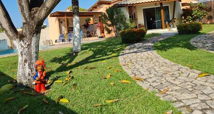 Complete Cozy House - 3 suites, pool, kiosk, backyard, 150m beach