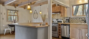 The Cottage Up North - Ski, Snowmobile, Shop, Dine