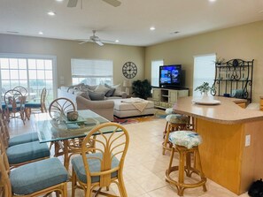 Smart TV - Vacant Weeks discounted! Oceanview Surfside Beach House, Private Pool (Surfside Beach)