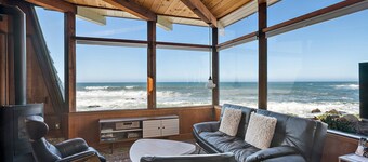 Oceanfront Cottage : 1  BR, 1  BA House in Cambria, Sleeps 2