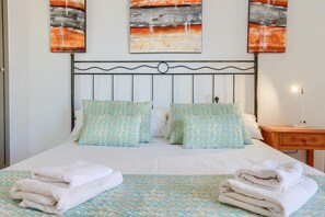 2 bedrooms, iron/ironing board, free WiFi, bed sheets