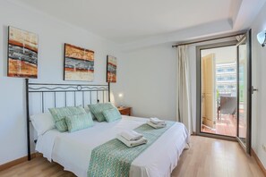 2 slaapkamers, een strijkplank/strijkijzer, gratis wifi, beddengoed
