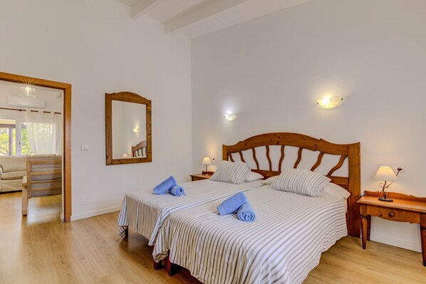 6 habitaciones, tabla de planchar con plancha y wifi gratis