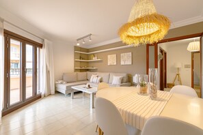 Unclassified image, 2 of 38, button