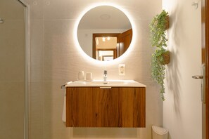 Unclassified image, 4 of 38, button