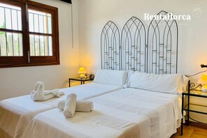 3 bedrooms, iron/ironing board, free WiFi, bed sheets