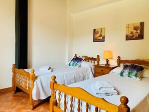 3 bedrooms, iron/ironing board, free WiFi, bed sheets