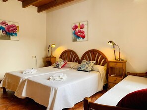 3 bedrooms, iron/ironing board, free WiFi, bed sheets