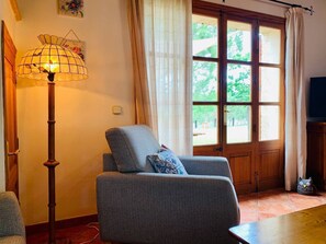 TV, fireplace, ping pong