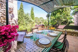 Outdoor dining - Son Guillotet by Rentallorca (Maria de la salut)