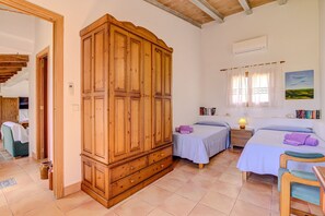 2 quartos, ferros/tábuas de passar roupa, Wi-Fi de cortesia
