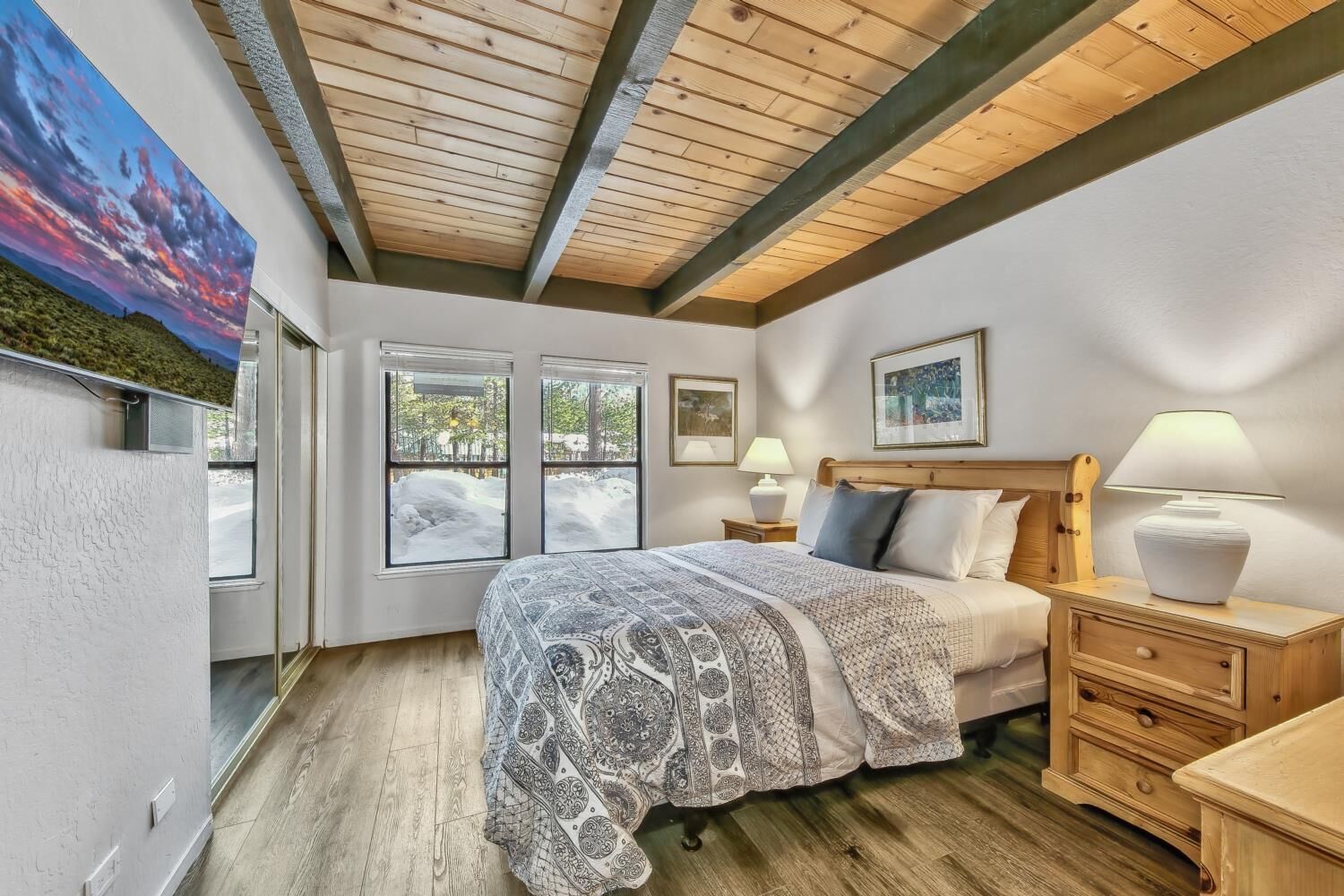 4 bedrooms, iron/ironing board, free WiFi, bed sheets